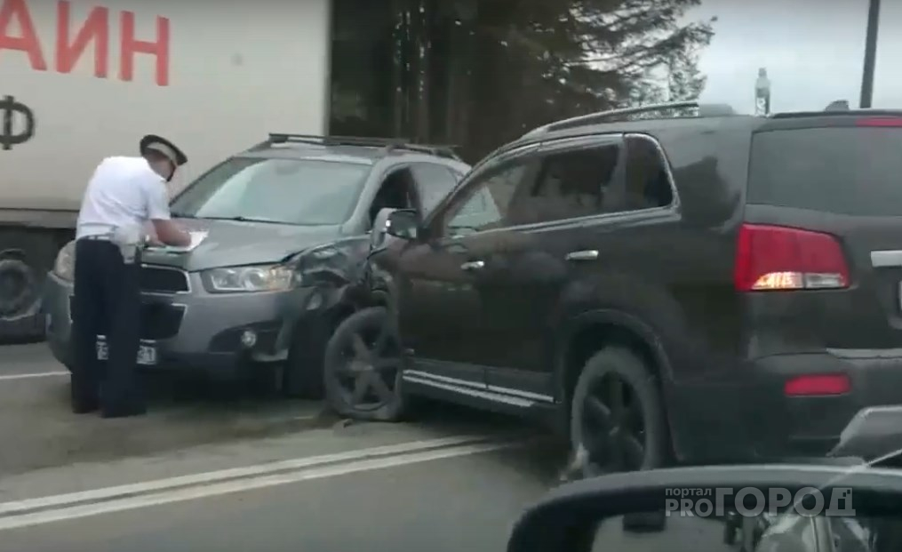 Три автомобиля столкнулись на трассе М7 в Чебоксарском районе