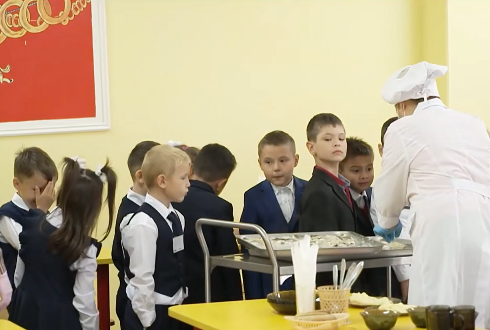 Нехватка персонала в чебоксарских школах привела к проблеме с подачей блюд