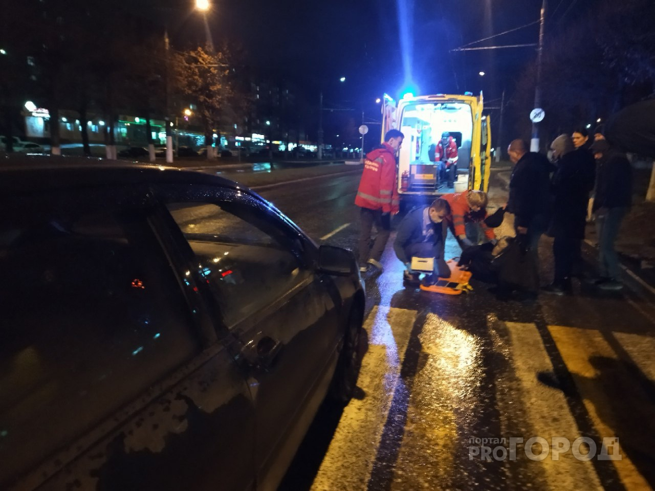 В Новочебоксарске водитель иномарки сбил двух человек: у пешеходов серьезные травмы