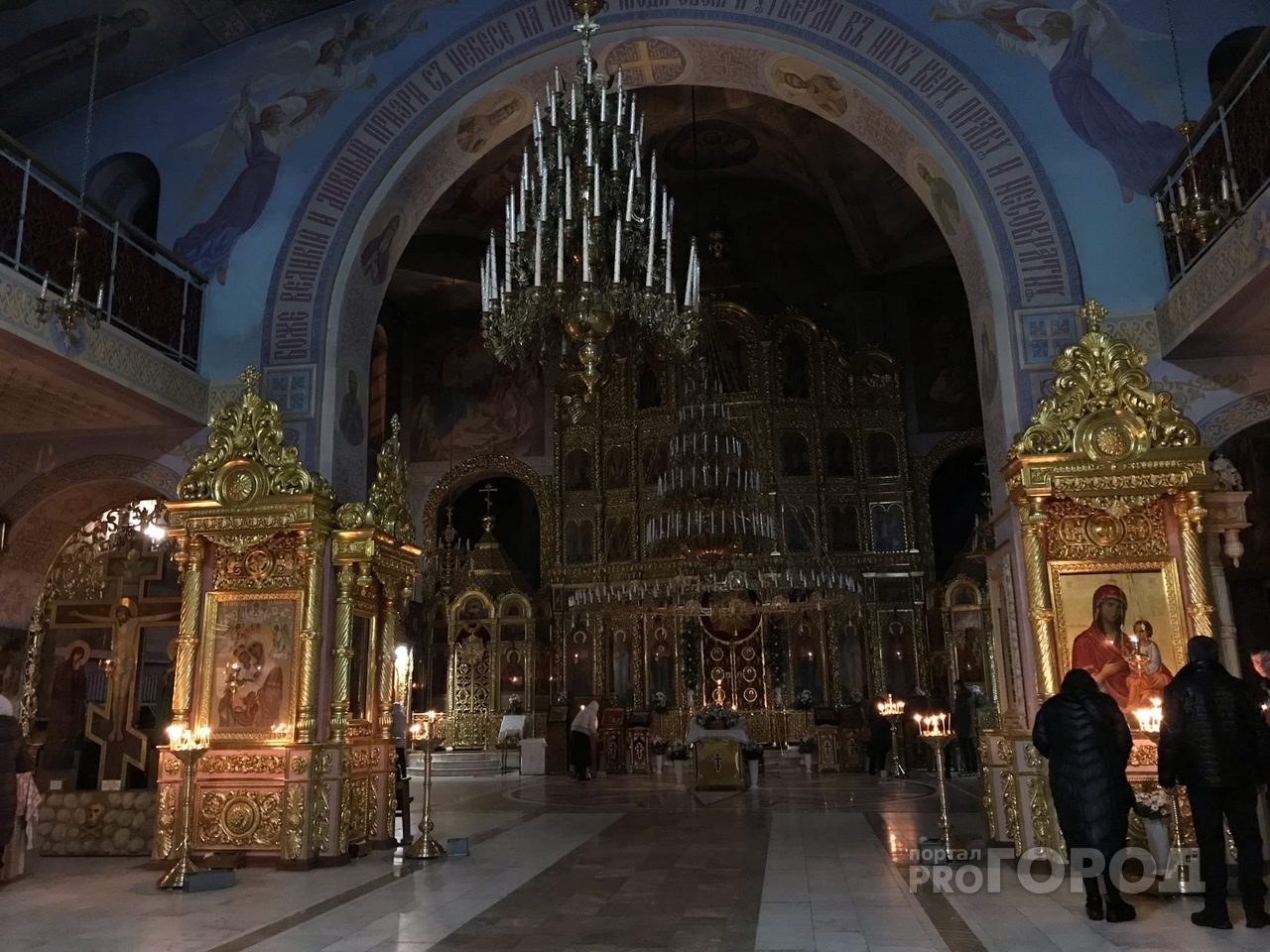 Как подготовили Владимирский собор к Рождественскому богослужению