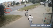 Появилось видео ДТП с мотоциклом и выпавшей девушкой в Чебоксарах