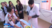 В Чувашии китайские врачи осмотрели более сотни детей: некоторых пригласили на лечение в Пекин