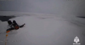 В Чебоксарах спасатели достали из Волги провалившегося под лед рыбака