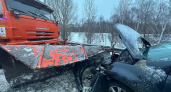 В Ядринском районе столкнулись две легковушки и грузовик дорожной службы