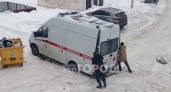 Новочебоксарцам пришлось выталкивать скорую помощь из снега из-за бездействия УК