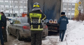 В Новочебоксарске водитель "БМВ" въехал в припаркованную фуру: есть пострадавший