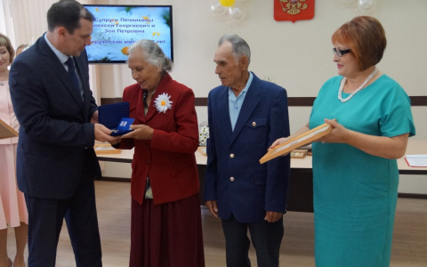 В Чебоксарах поздравили супругов, которые уже 60 лет женаты