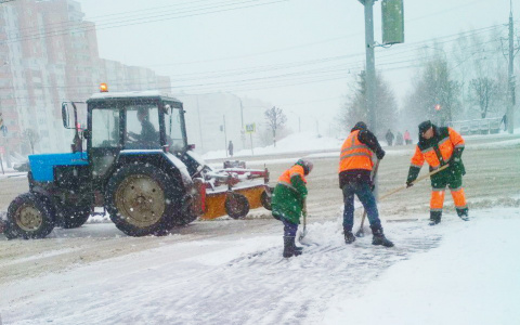 В Чебоксарах на борьбу со снегопадом направлено 118 человек