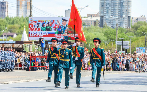 Фото и видео Парада Победы в Чебоксарах: военная техника, байкеры и парашютисты
