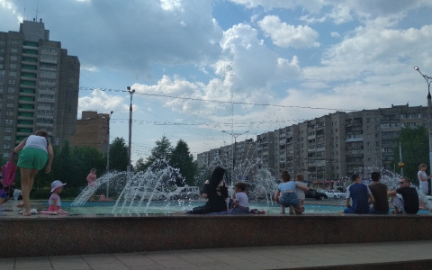 Чиновники призывают не купаться в новых фонтанах