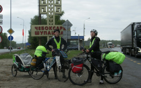 Никита Тенче с семьей поехал на велосипедах в Европу