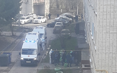 Медики вывезли 20 человек из общежития в Новочебоксарске