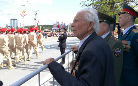 День Победы в Чебоксарах: концерты для ветеранов во дворе и песни с балкона
