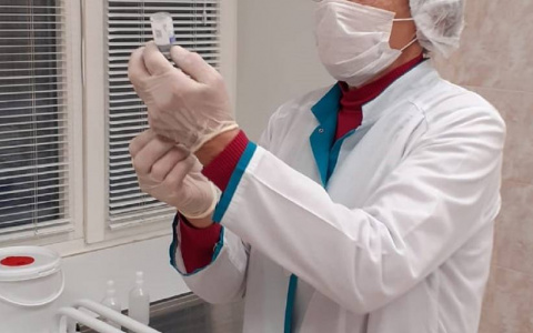 Минздрав России сообщил сроки начала вакцинации подростков от коронавируса